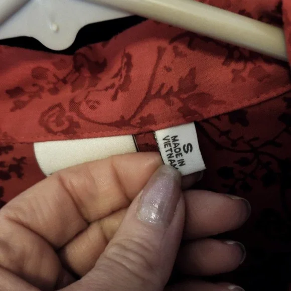 Rockies Red Floral Button-down Shirt size S - Picture 5 of 9